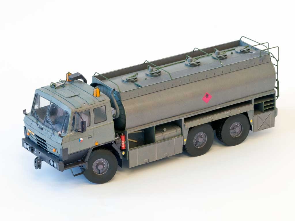 Vojenská veľkoobjemová cisterna - Tatra 815 CA-18
